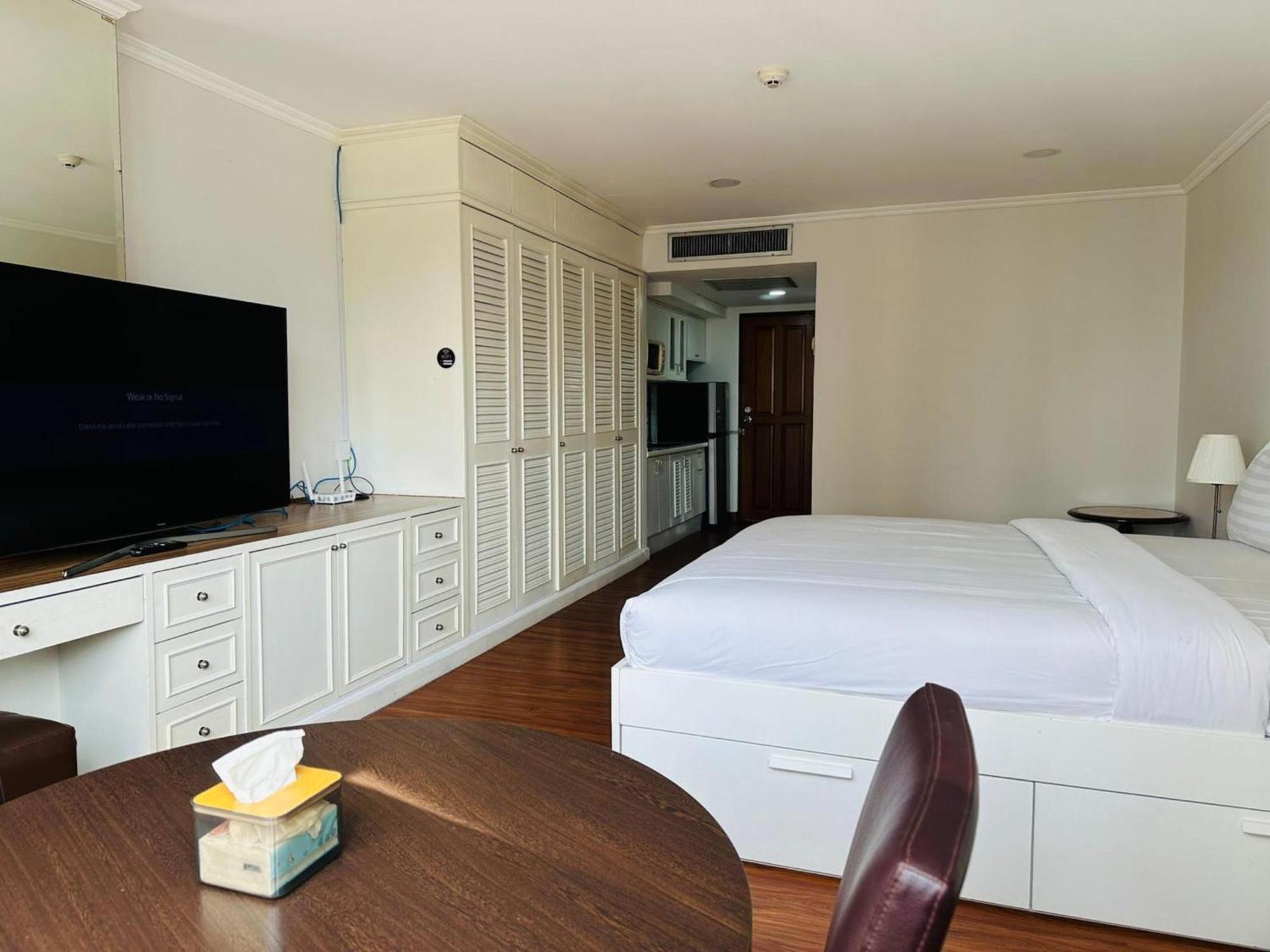 Spacious 1,2 & 3 Bedroom Serviced Omni - Nana Bts Bangkok