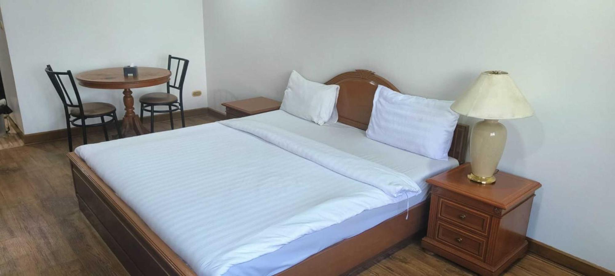 Spacious 1,2 & 3 Bedroom Serviced Omni - Nana Bts * Bangkok