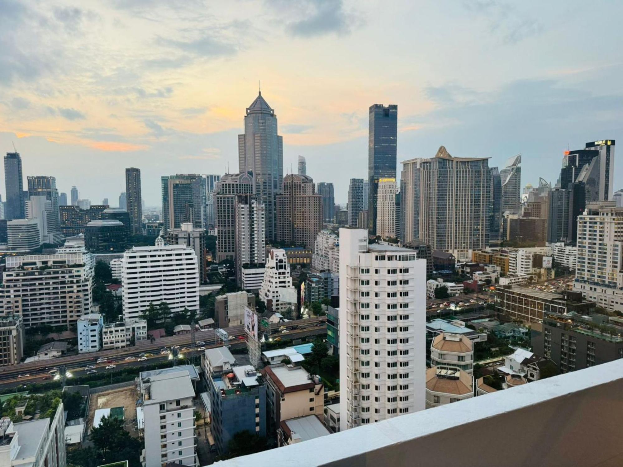 Spacious 1,2 & 3 Bedroom Serviced Omni - Nana Bts * Bangkok