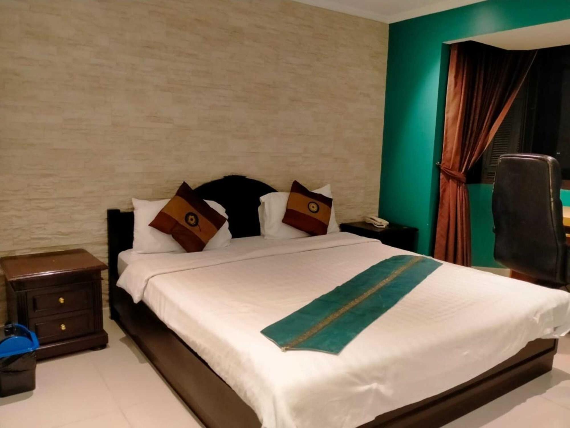 Spacious 1,2 & 3 Bedroom Serviced Omni - Nana Bts Bangkok