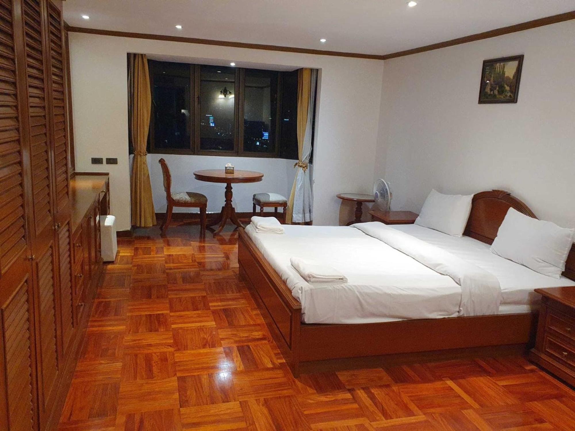 Spacious 1,2 & 3 Bedroom Serviced Omni - Nana Bts Bangkok