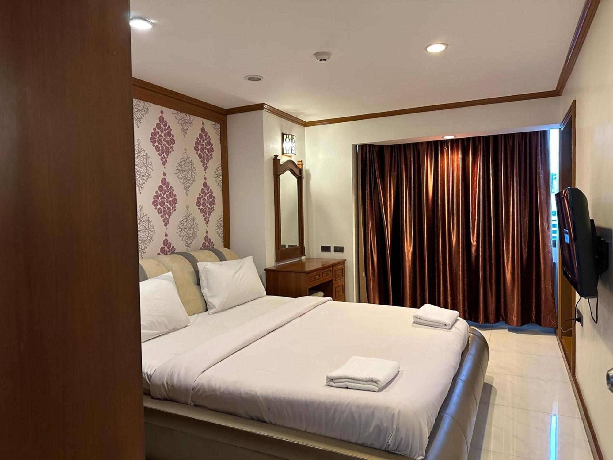 Spacious 1,2 & 3 Bedroom Serviced Omni - Nana Bts Bangkok