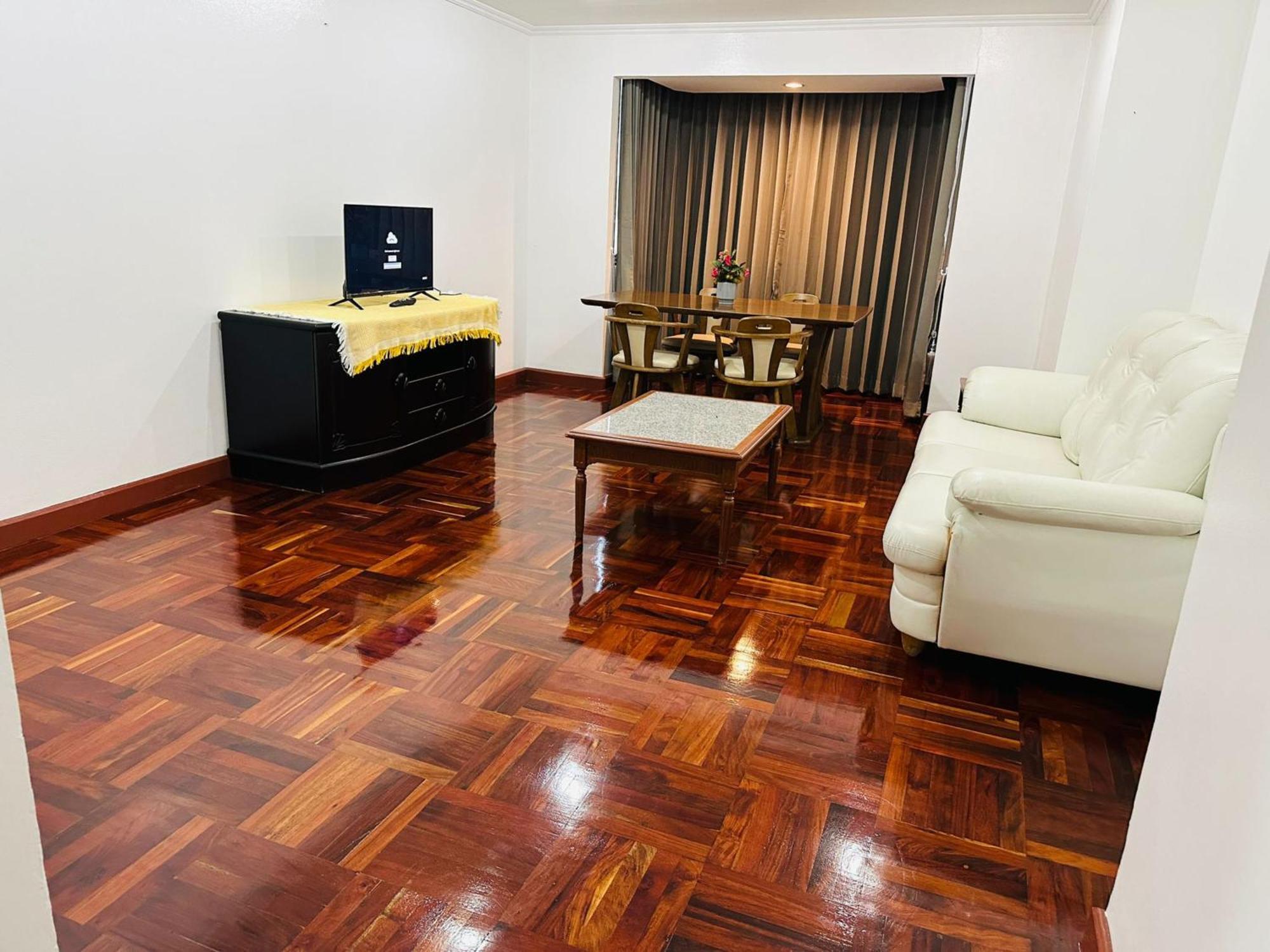 Spacious 1,2 & 3 Bedroom Serviced Omni - Nana Bts Apartment Bangkok