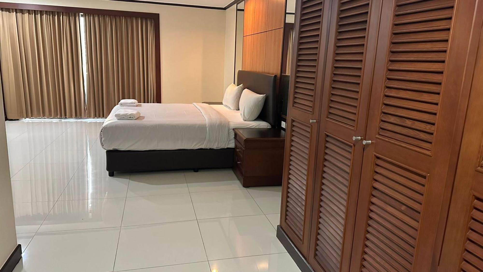Spacious 1,2 & 3 Bedroom Serviced Omni - Nana Bts Bangkok